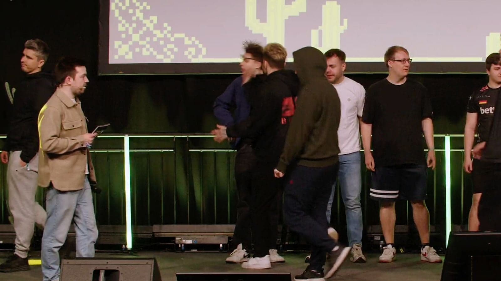 ¡Papelón en CS2! MAUschine baneado 10 años por meterle una piña a un rival en vivo