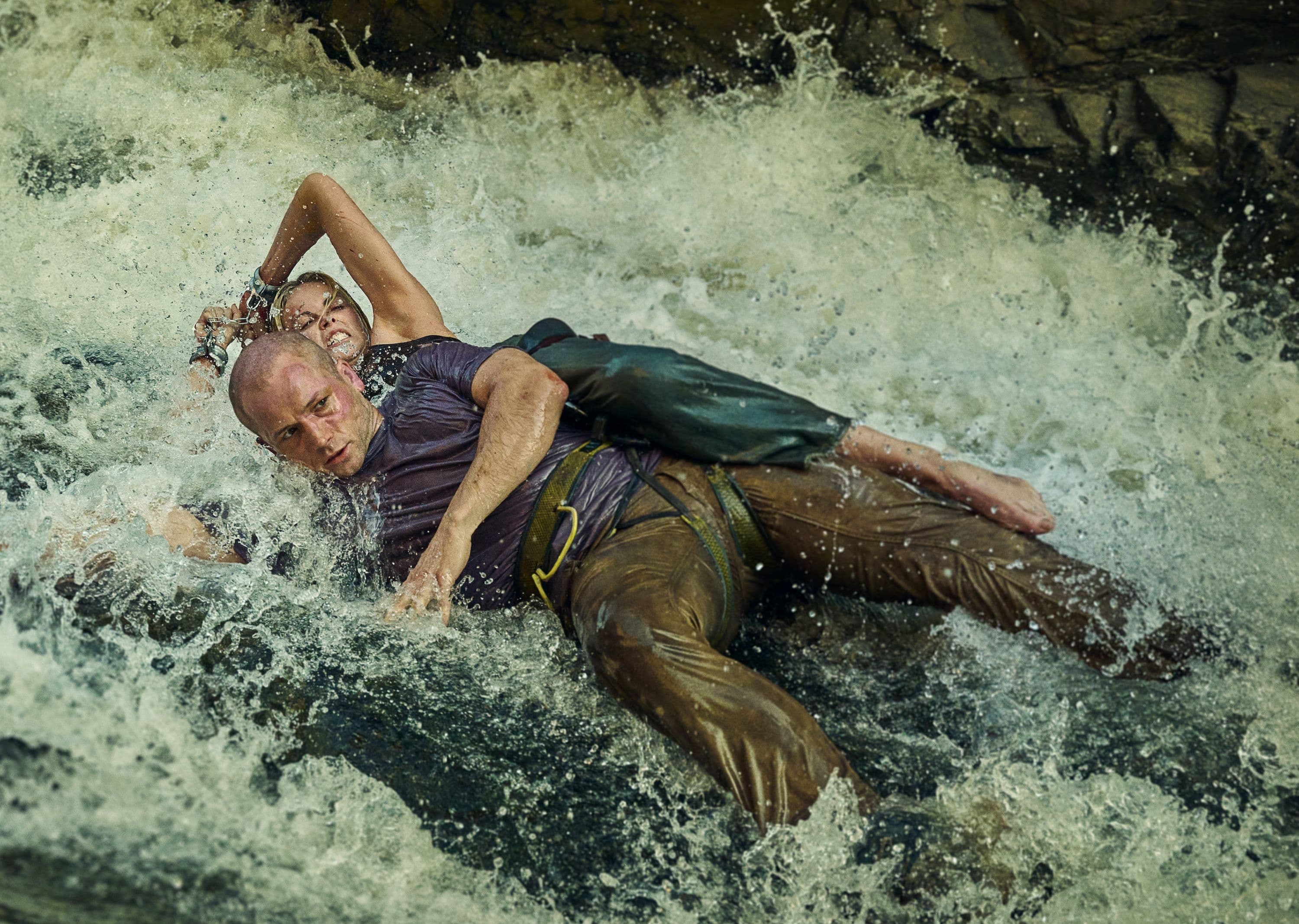 Charlize Theron se vuelve la cazadora definitiva en Apex: ¿Su propia versión de Depredador?